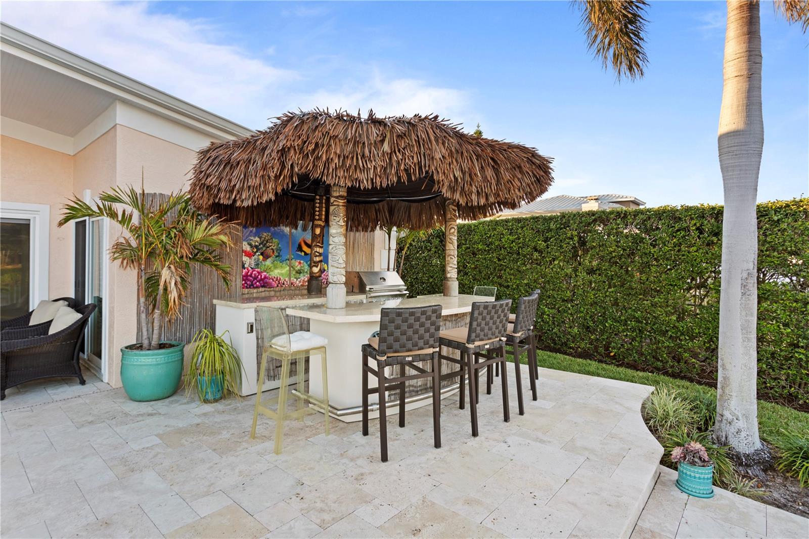 Listing photo id 42 for 3943 Fontainebleau Drive