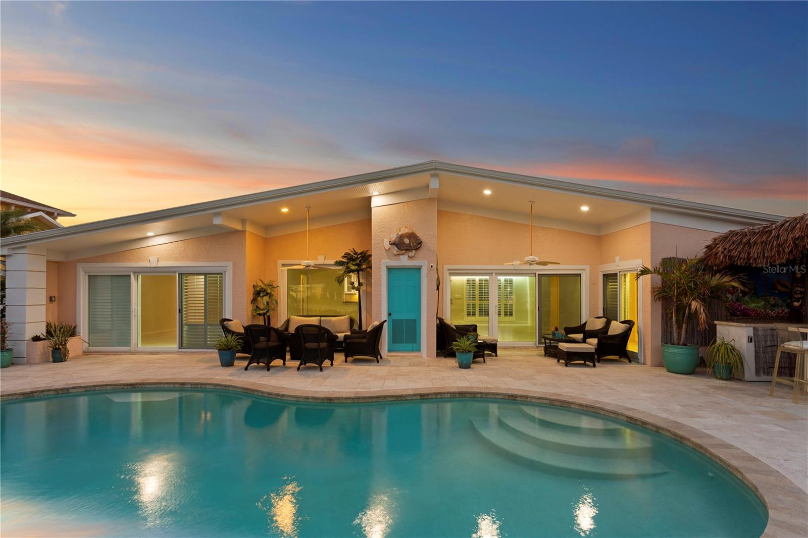 Listing photo id 49 for 3943 Fontainebleau Drive
