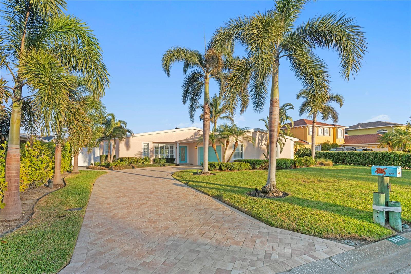 Listing photo id 58 for 3943 Fontainebleau Drive
