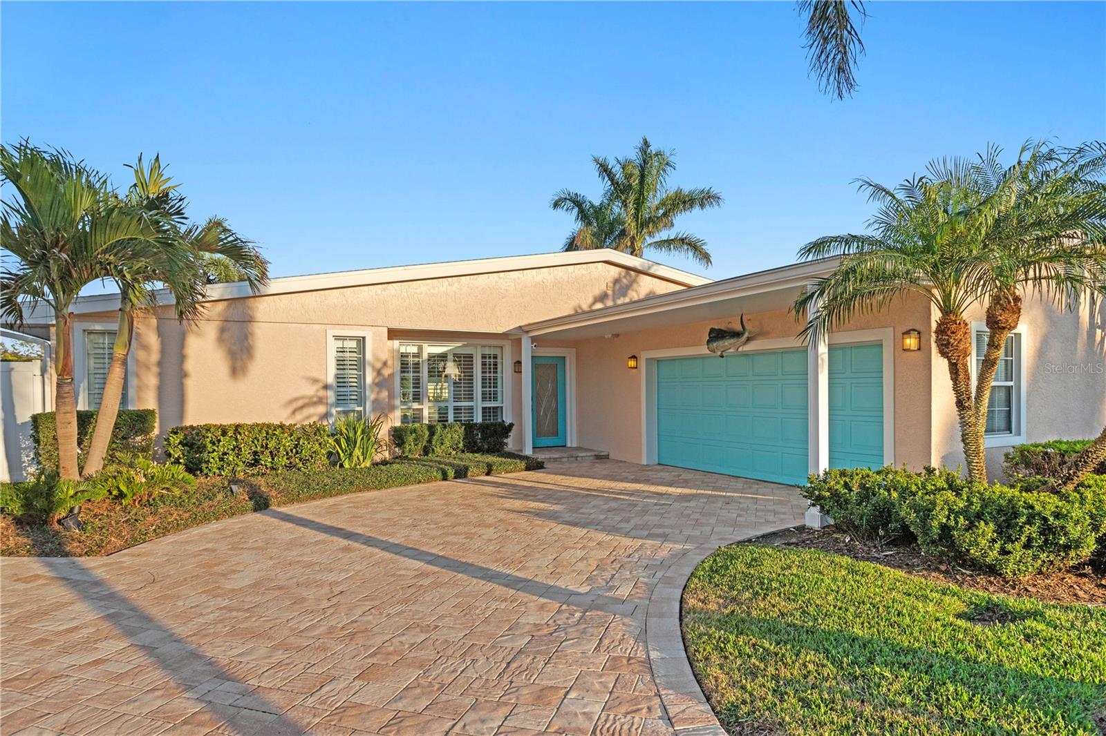 Listing photo id 60 for 3943 Fontainebleau Drive