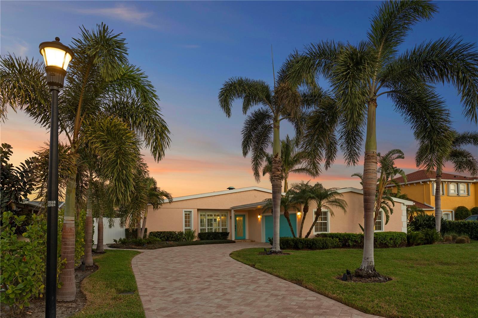 Listing photo id 62 for 3943 Fontainebleau Drive