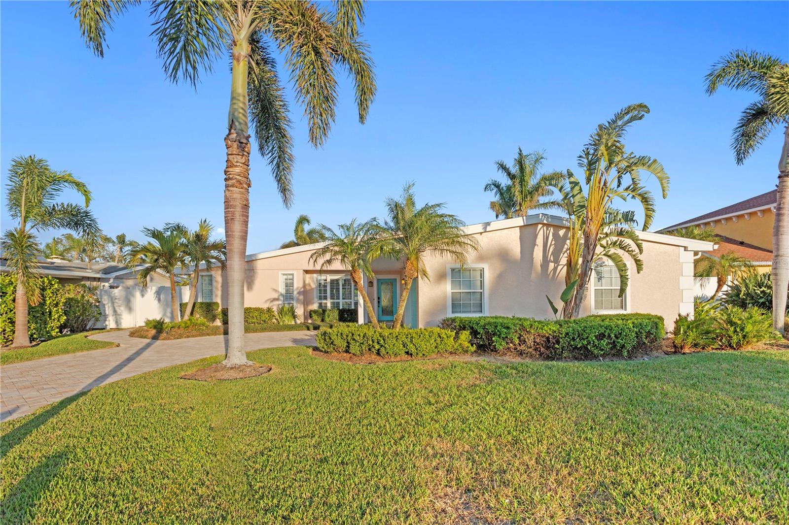 Listing photo id 63 for 3943 Fontainebleau Drive