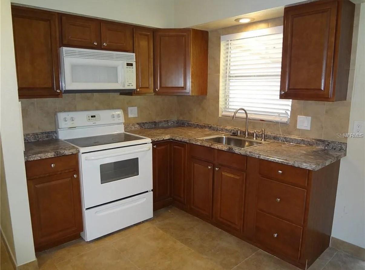 Listing photo id 1 for 6439 Polk Street