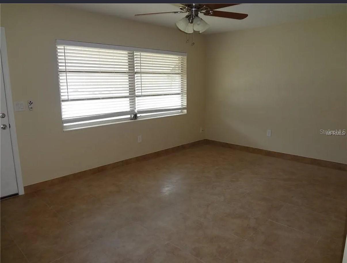 Listing photo id 2 for 6439 Polk Street