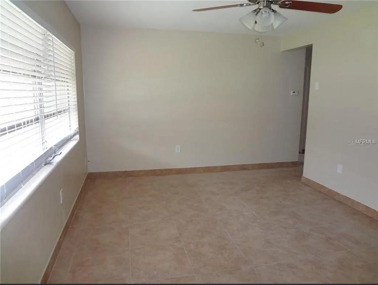 Listing photo id 3 for 6439 Polk Street