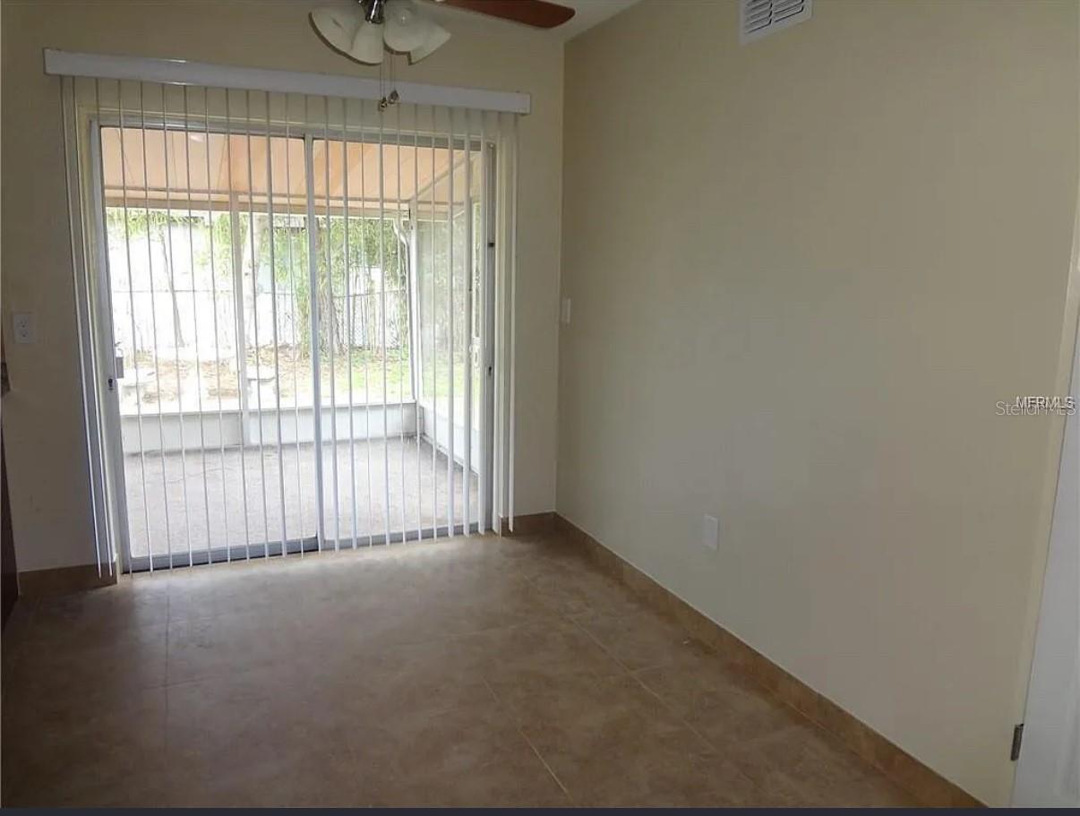 Listing photo id 4 for 6439 Polk Street