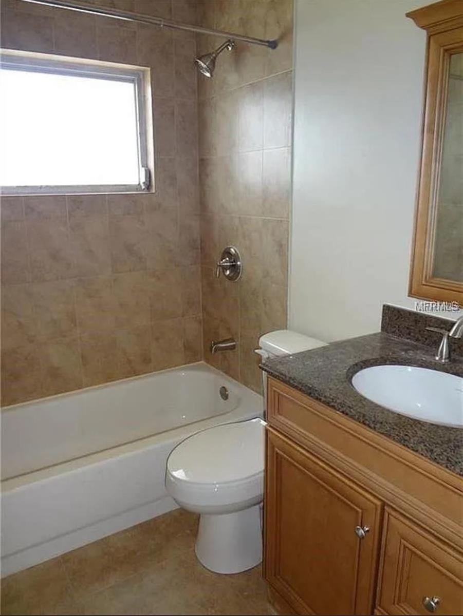 Listing photo id 6 for 6439 Polk Street