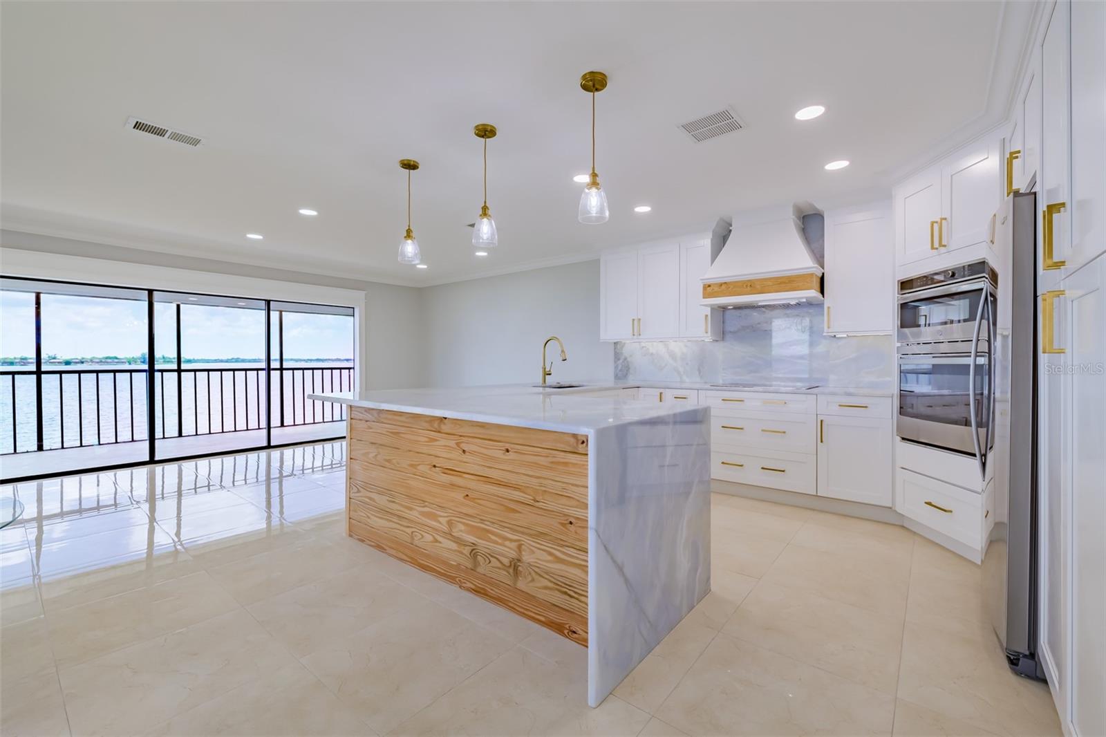 Image 9 of 30 For 4403 7th Street E 4