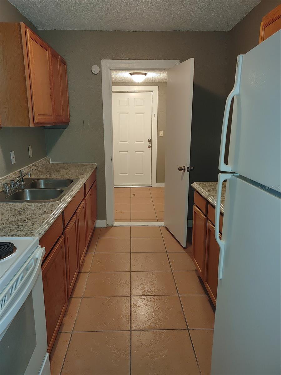 Image 4 of 7 For 2569 Broadway Avenue