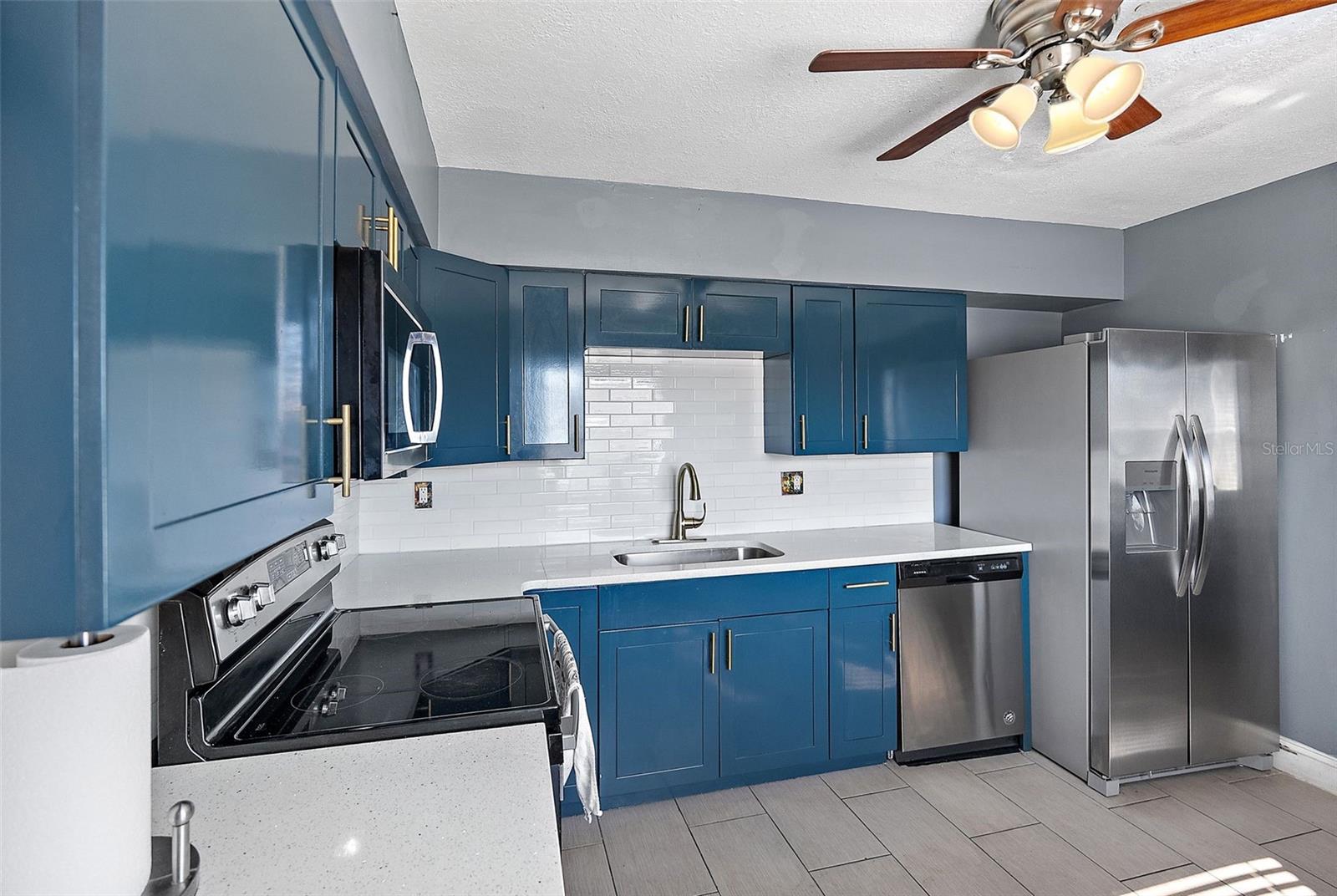 Image 4 of 27 For 2000 22nd Avenue S