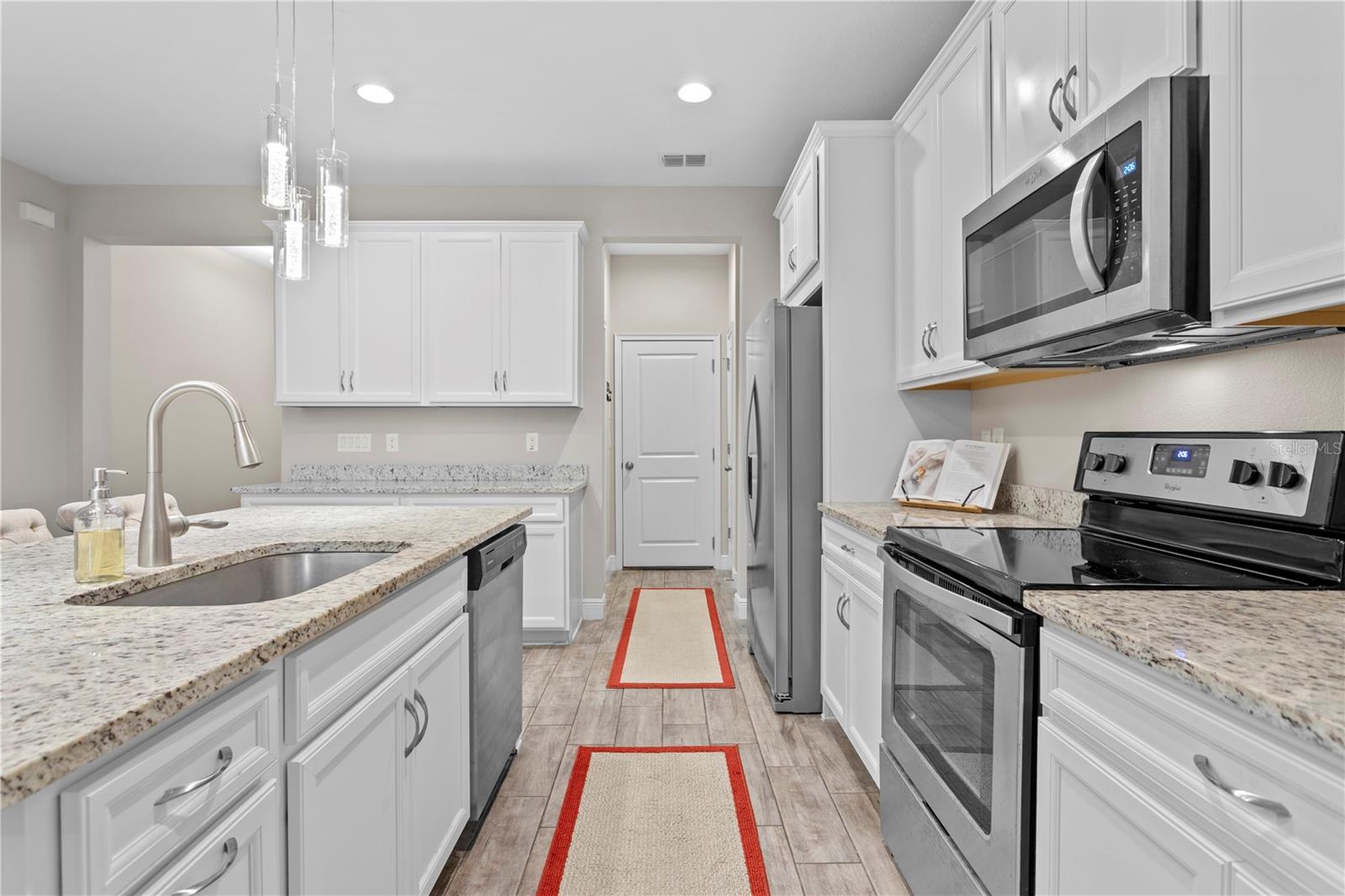 Listing photo id 6 for 17812 Althea Blue Place