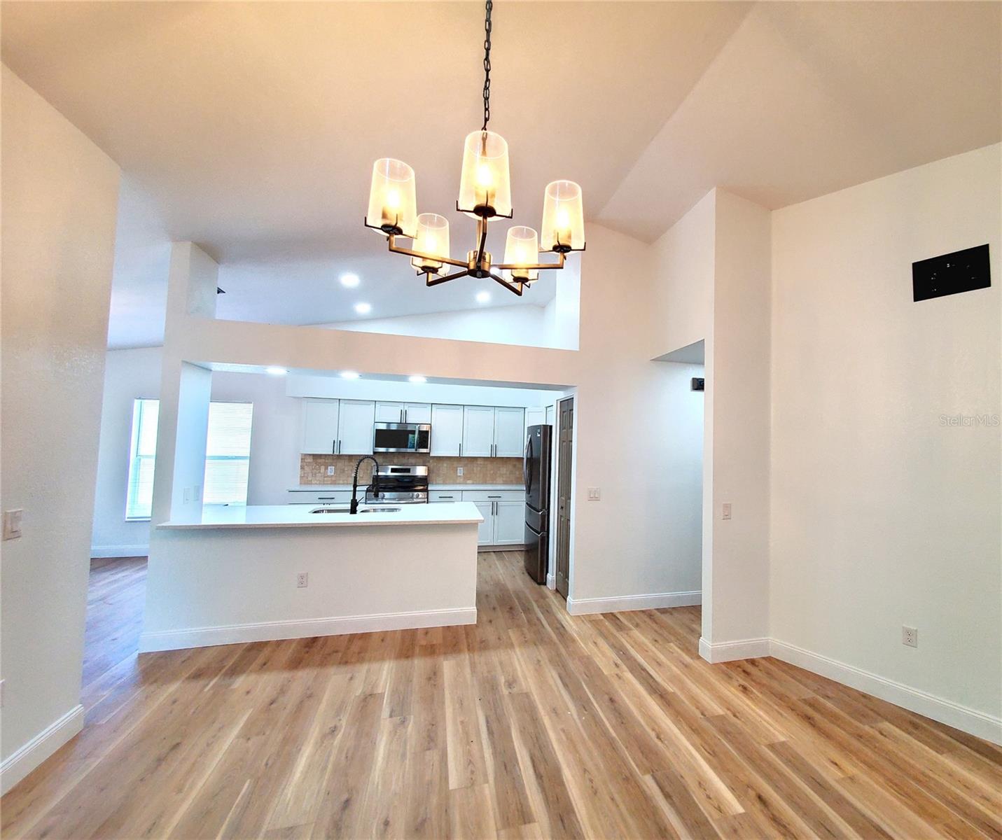 Listing photo id 8 for 1517 Morning Rose Place