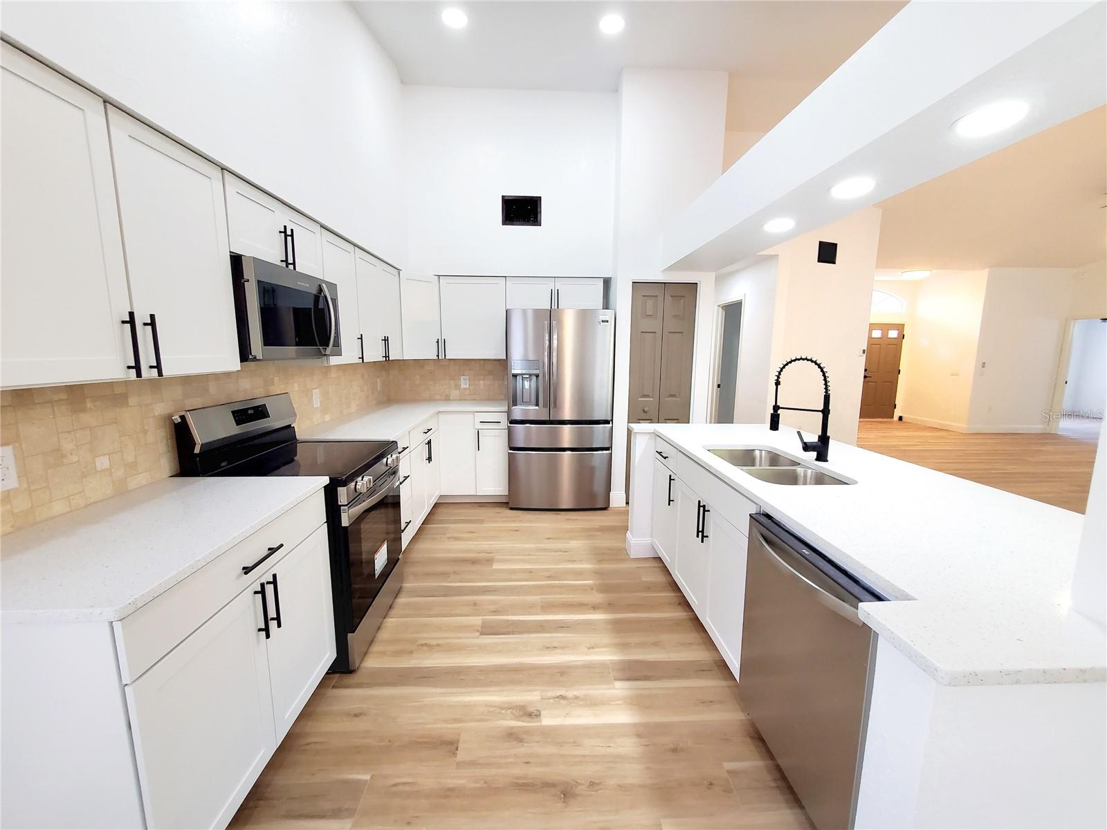 Listing photo id 9 for 1517 Morning Rose Place