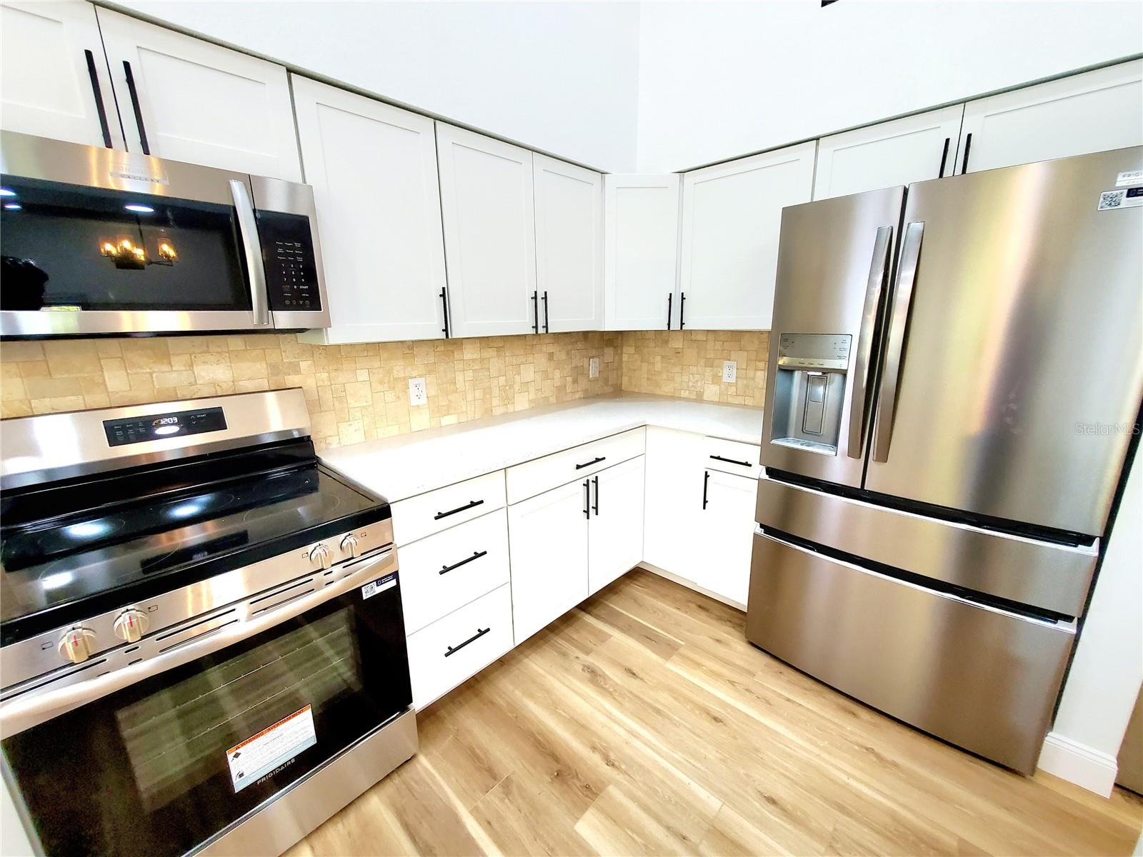 Listing photo id 10 for 1517 Morning Rose Place
