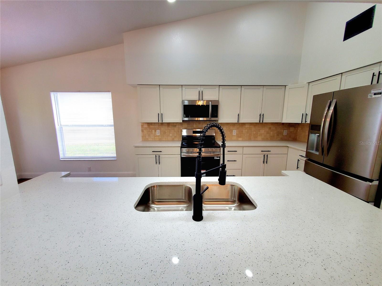 Listing photo id 12 for 1517 Morning Rose Place