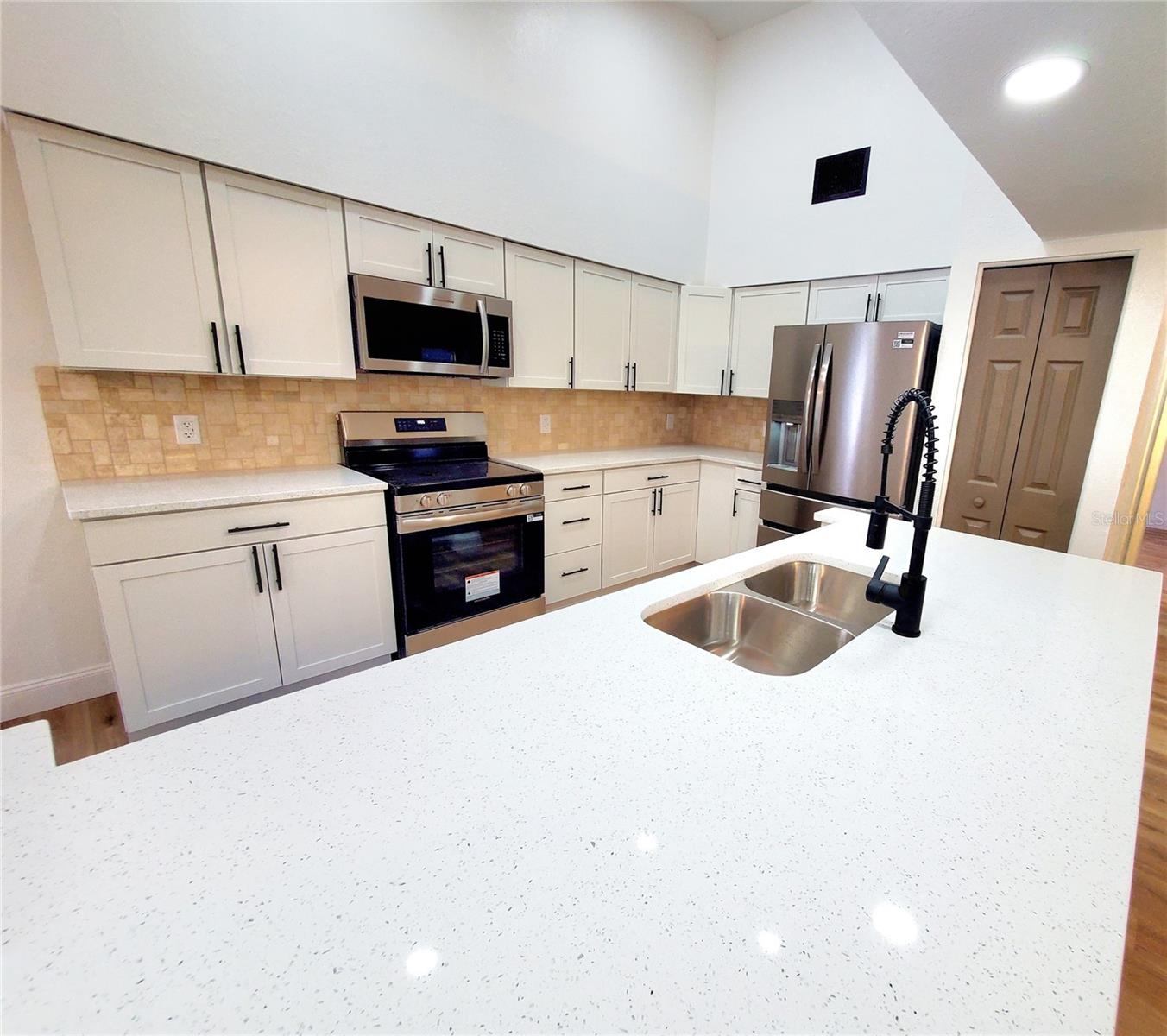 Listing photo id 14 for 1517 Morning Rose Place