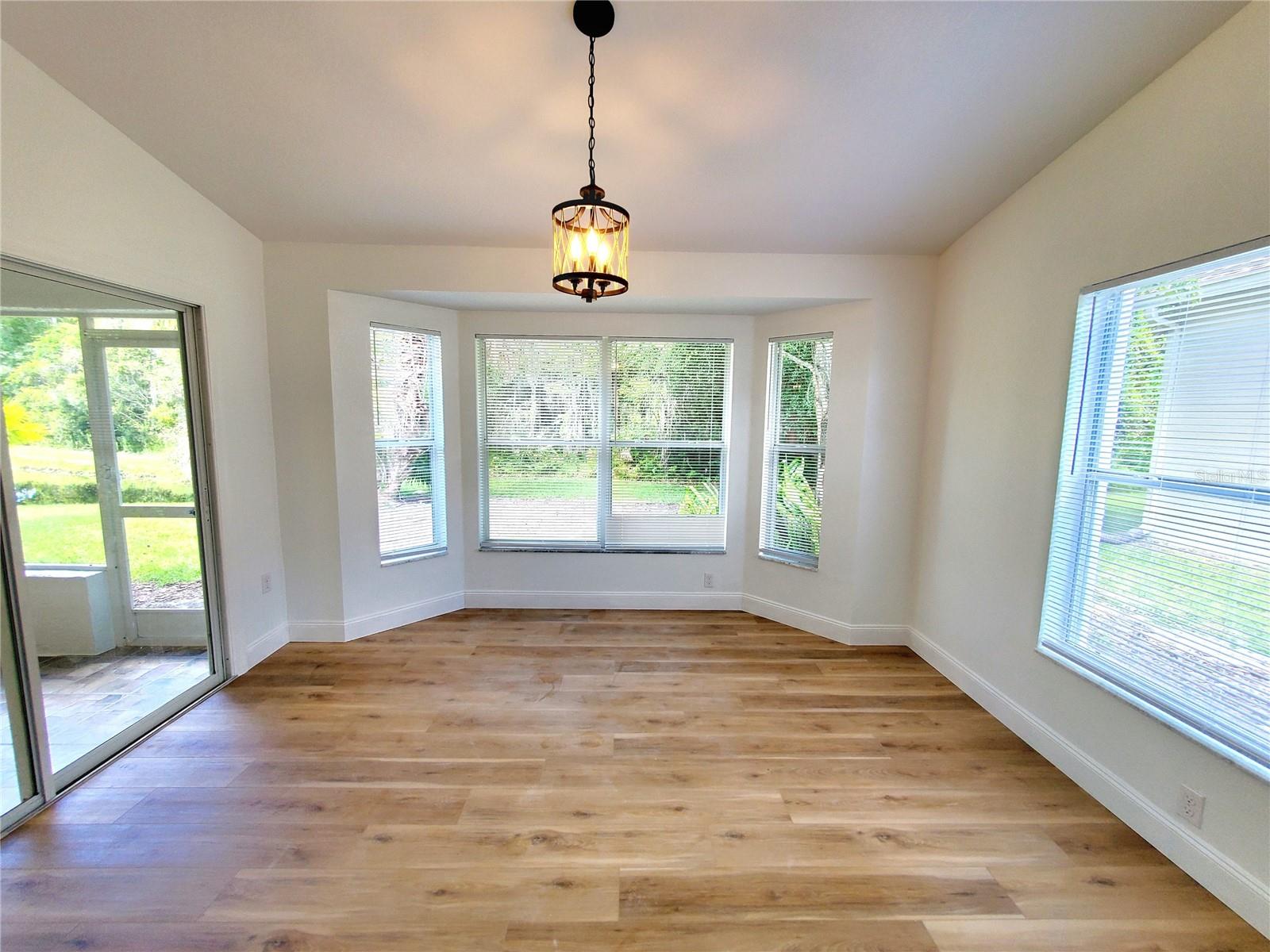 Listing photo id 16 for 1517 Morning Rose Place