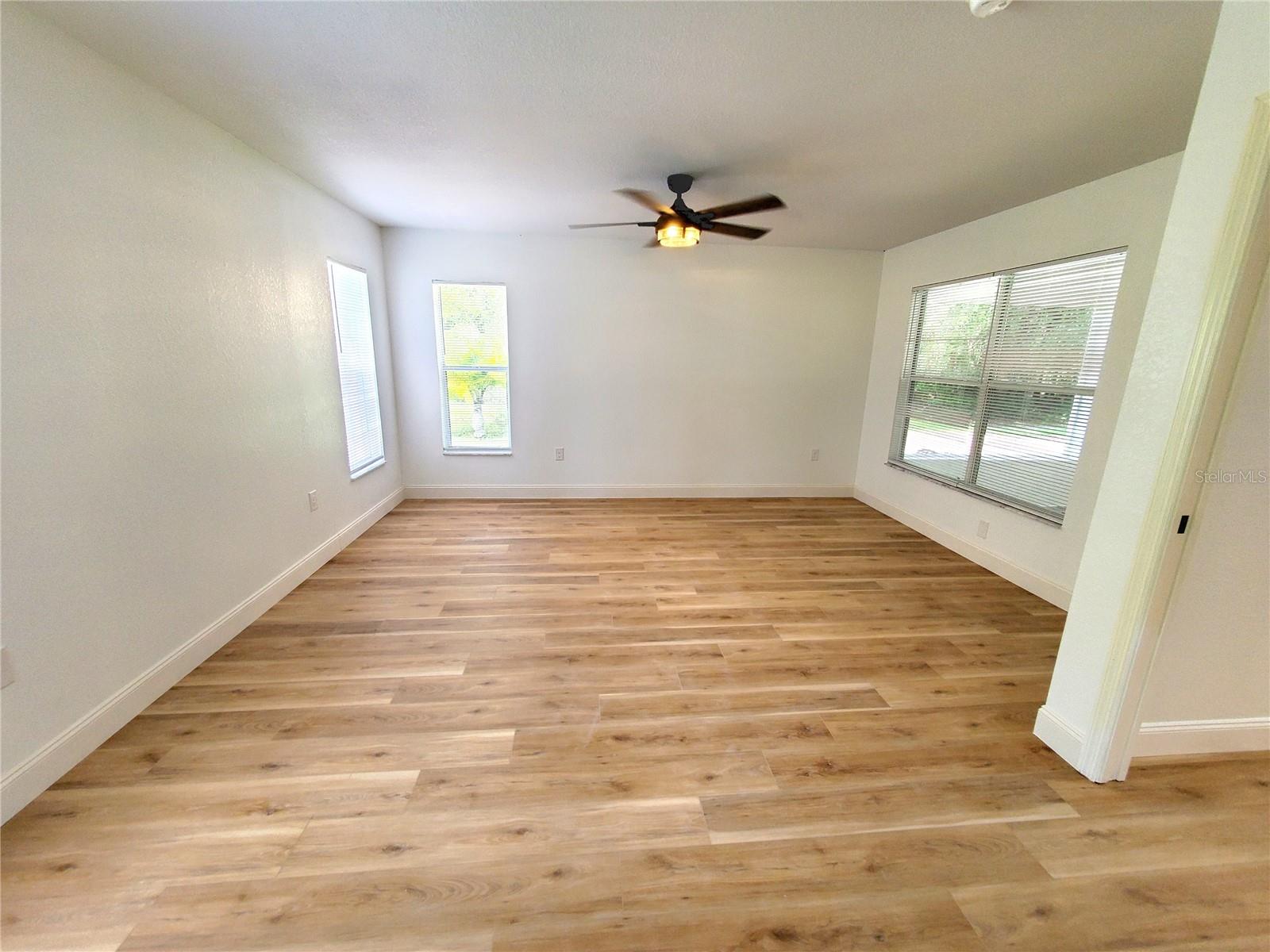 Listing photo id 18 for 1517 Morning Rose Place