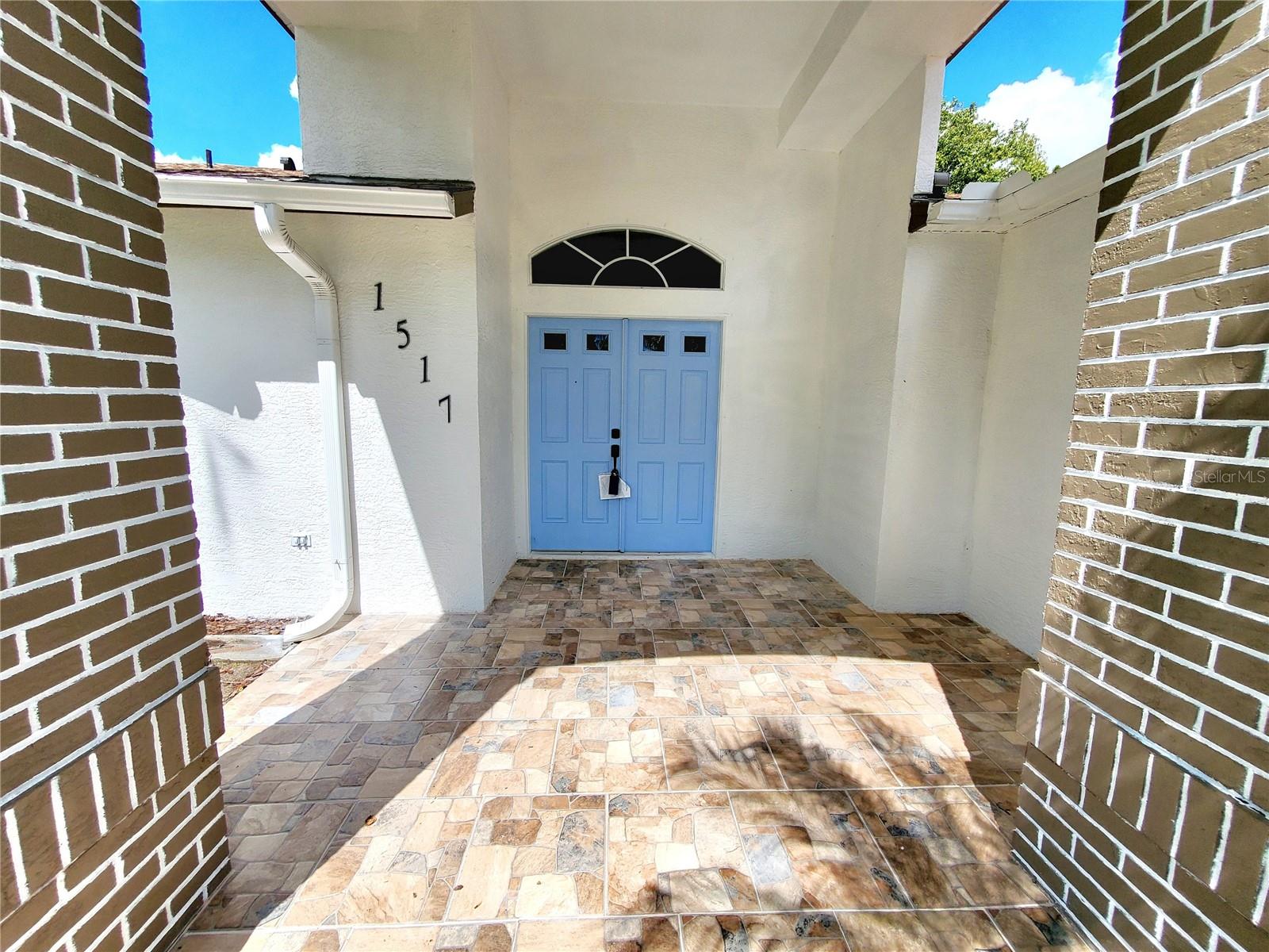 Listing photo id 1 for 1517 Morning Rose Place