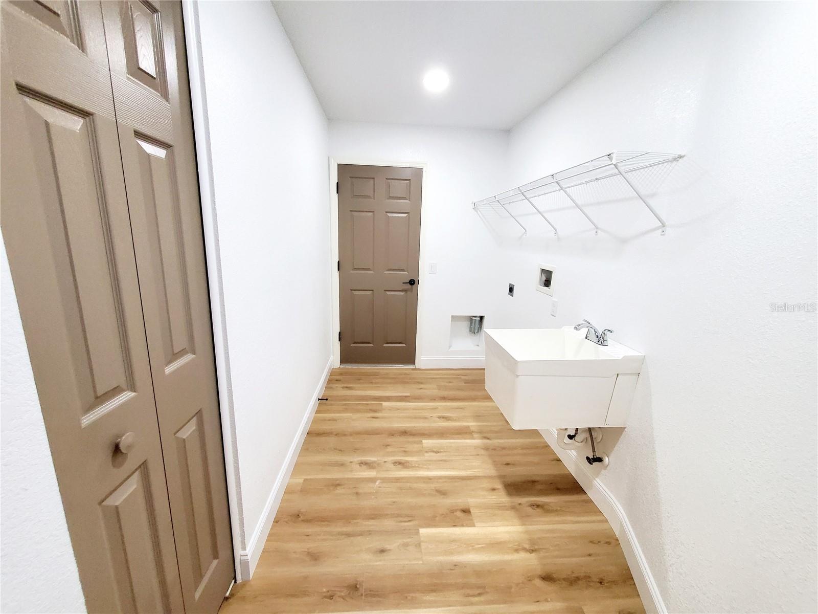 Listing photo id 34 for 1517 Morning Rose Place