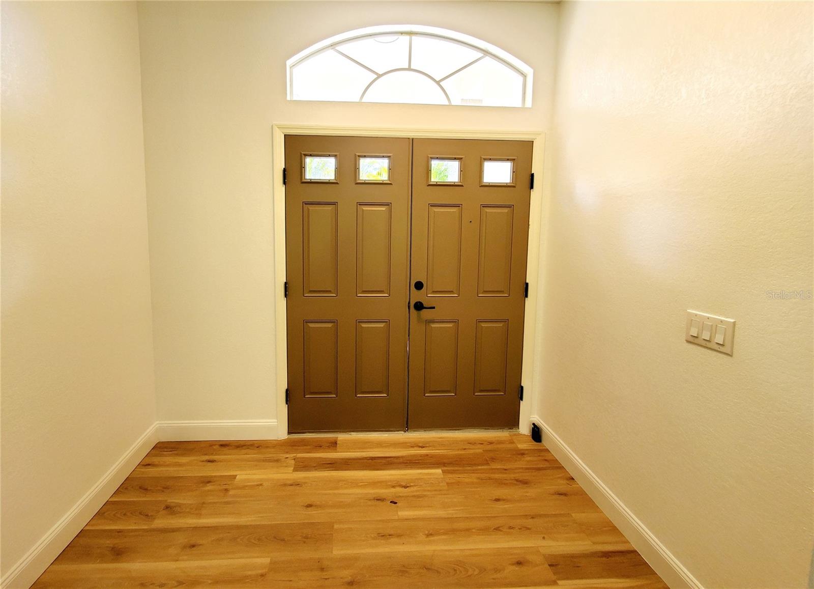 Listing photo id 2 for 1517 Morning Rose Place