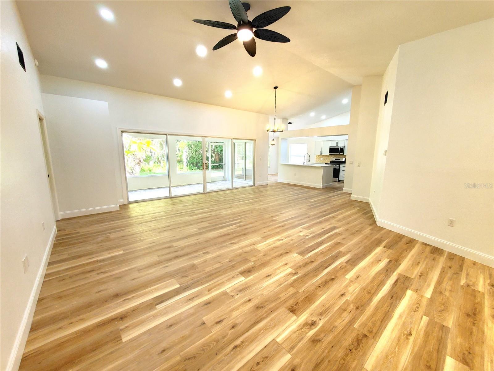 Listing photo id 4 for 1517 Morning Rose Place