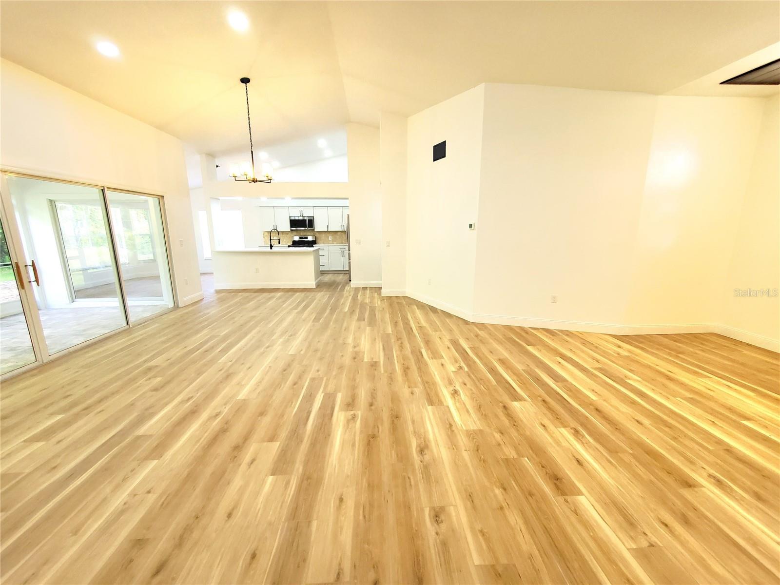 Listing photo id 5 for 1517 Morning Rose Place
