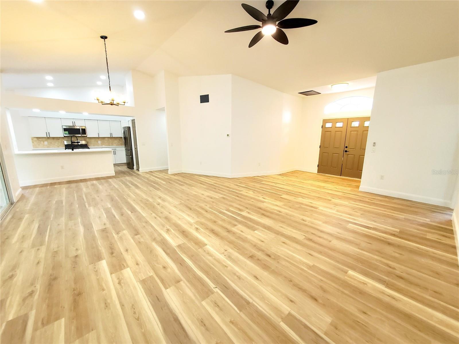 Listing photo id 6 for 1517 Morning Rose Place