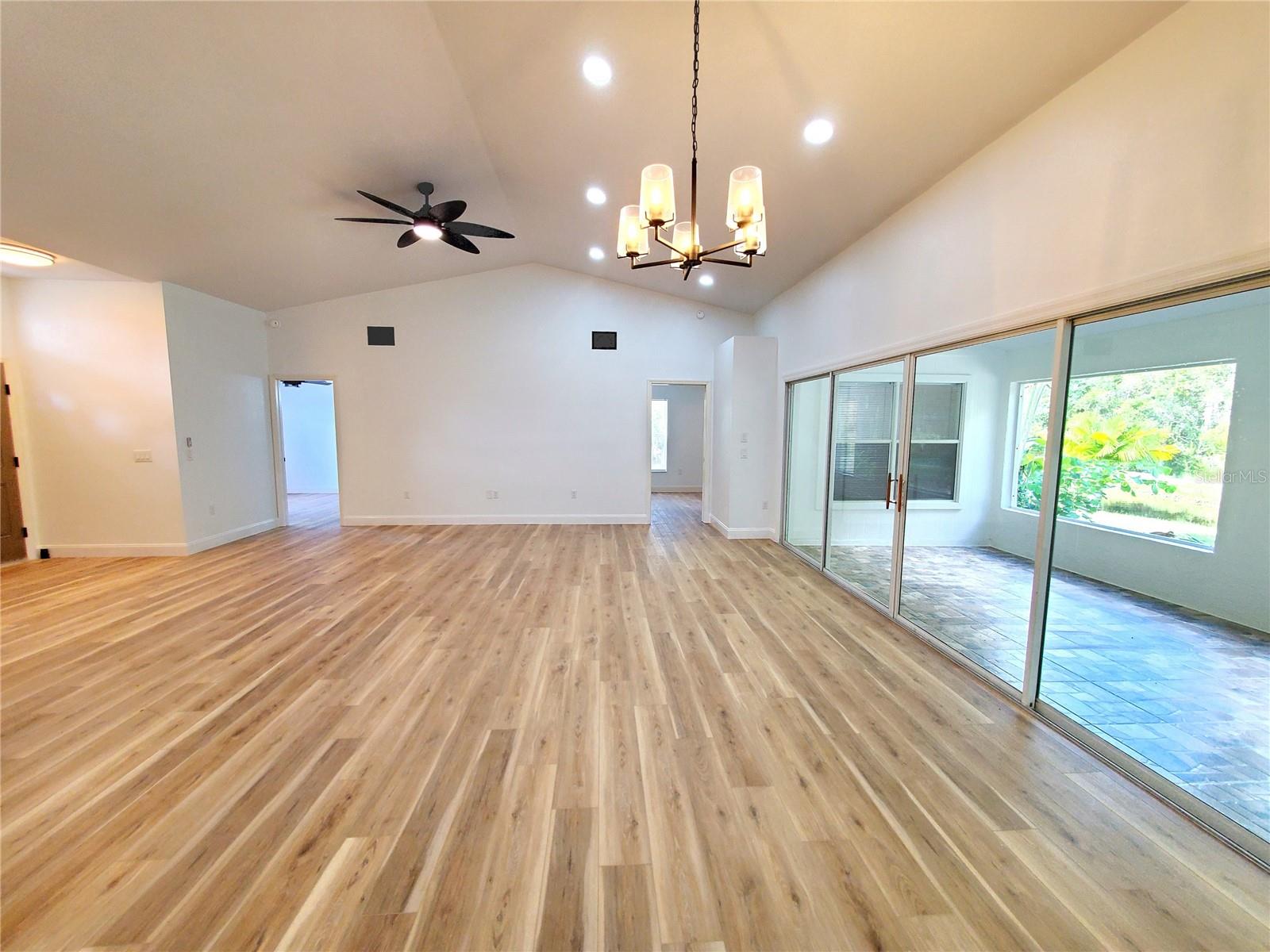 Listing photo id 7 for 1517 Morning Rose Place