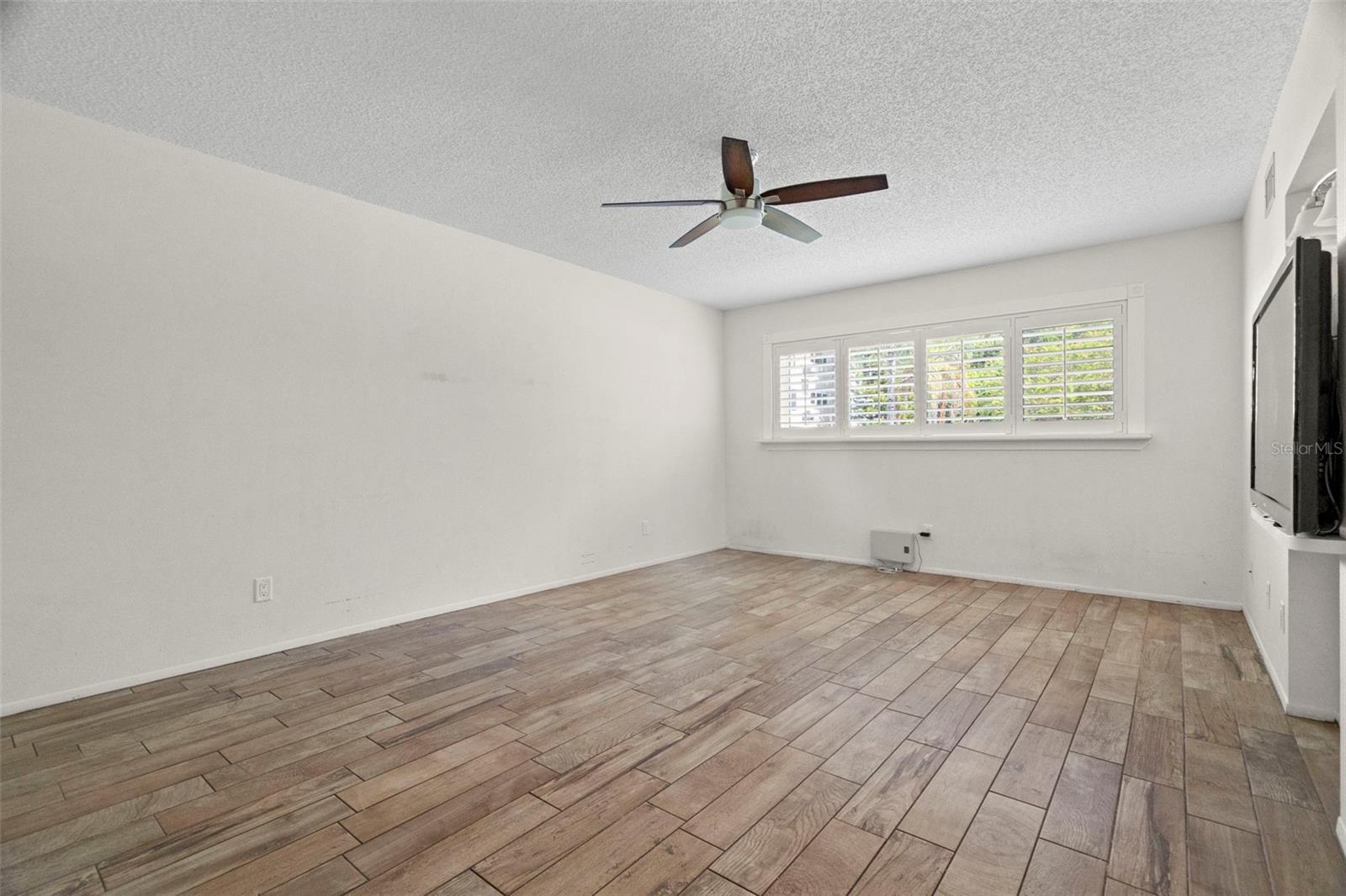 Image 16 of 33 For 2440 World Parkway Boulevard 16