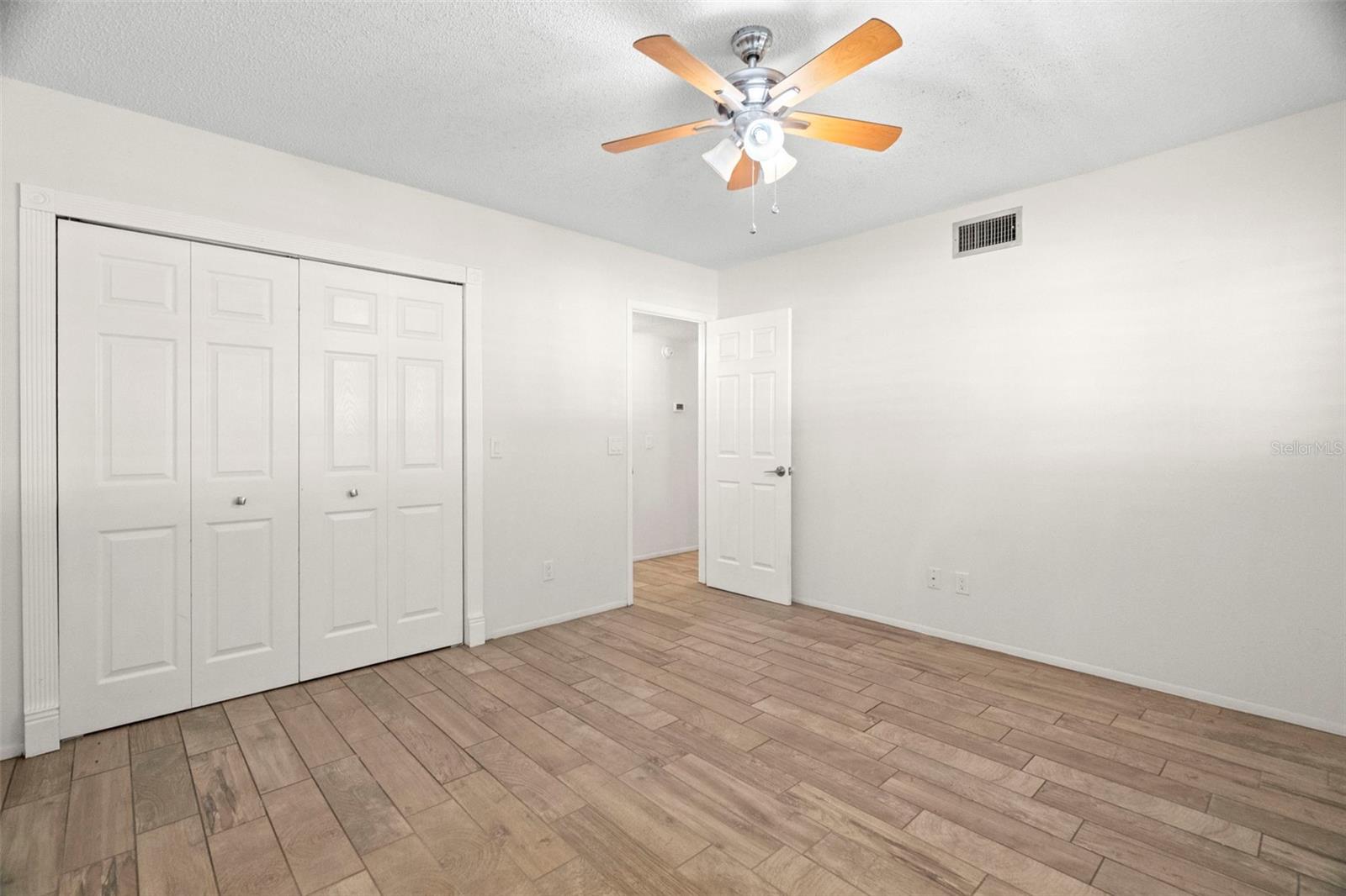 Image 19 of 33 For 2440 World Parkway Boulevard 16