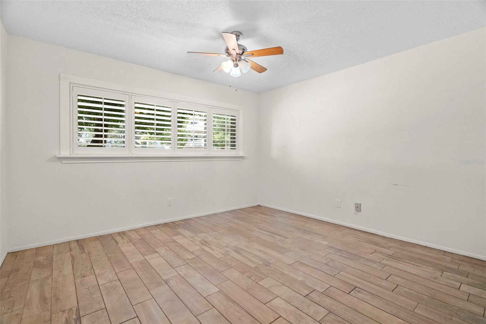 Image 20 of 33 For 2440 World Parkway Boulevard 16