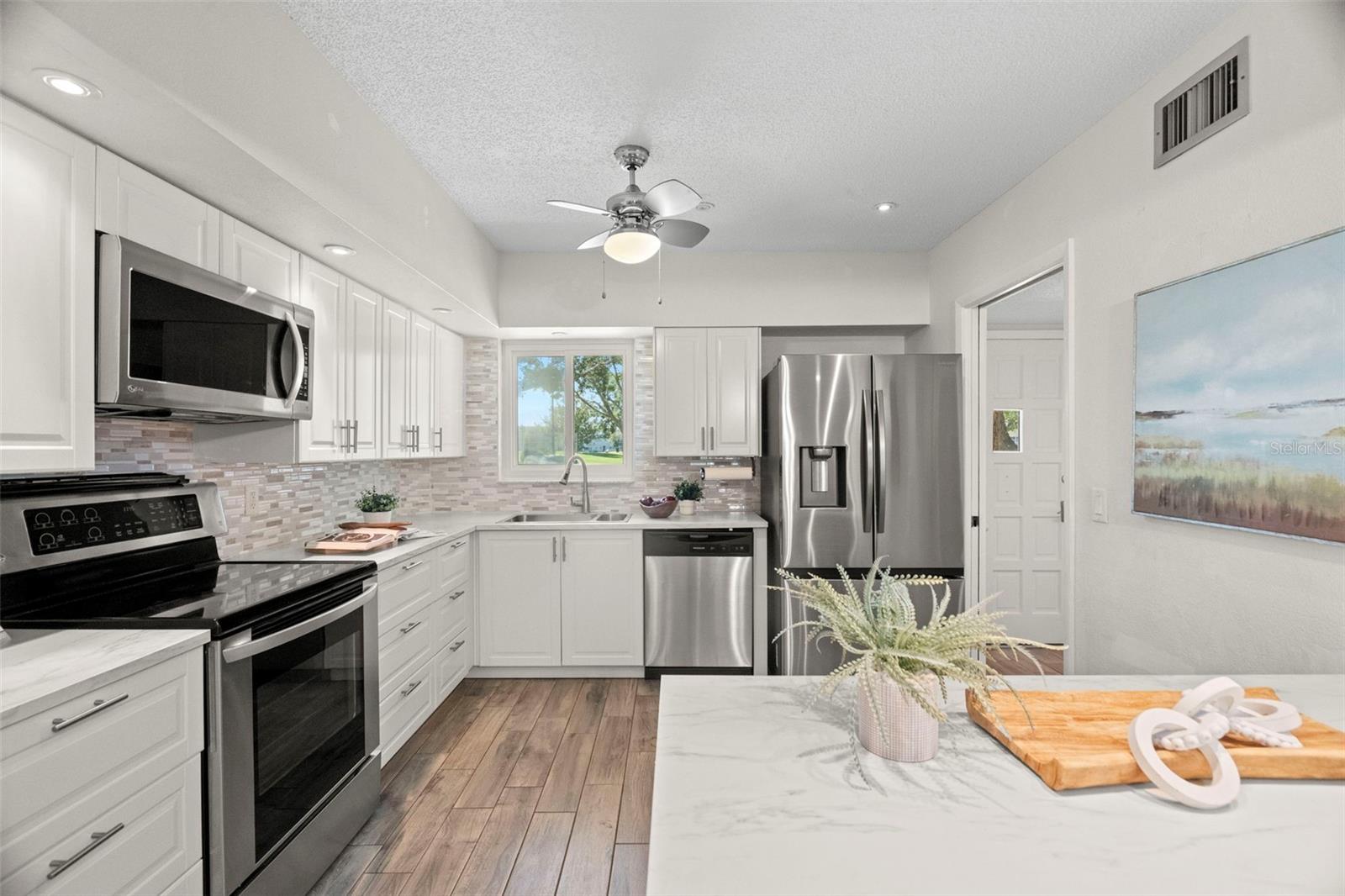 Image 5 of 33 For 2440 World Parkway Boulevard 16
