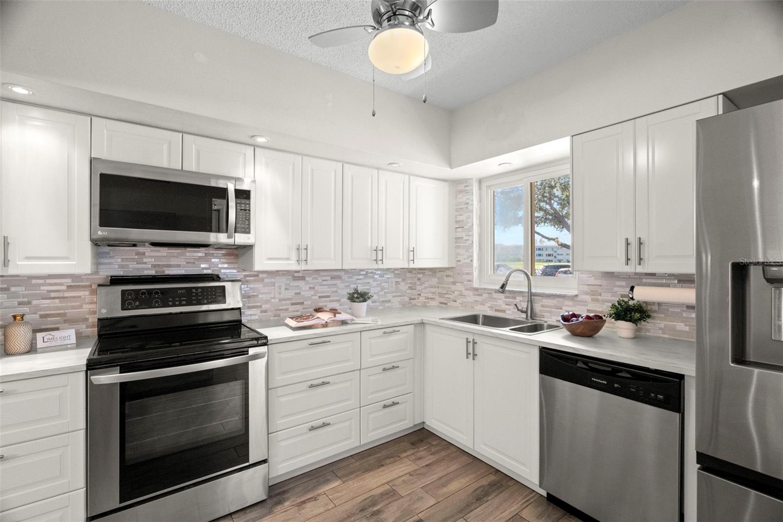 Image 6 of 33 For 2440 World Parkway Boulevard 16