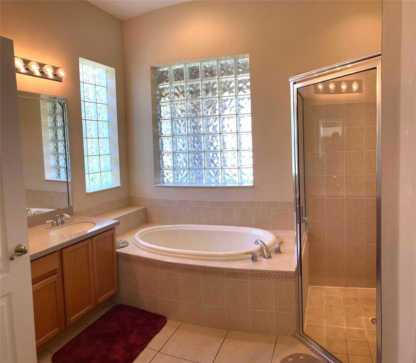 Image 22 of 39 For 1012 Regal Manor Way