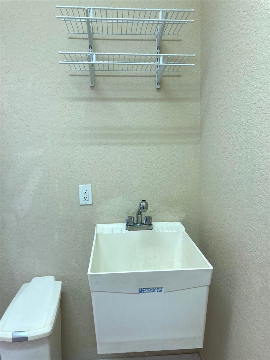 Image 31 of 39 For 1012 Regal Manor Way