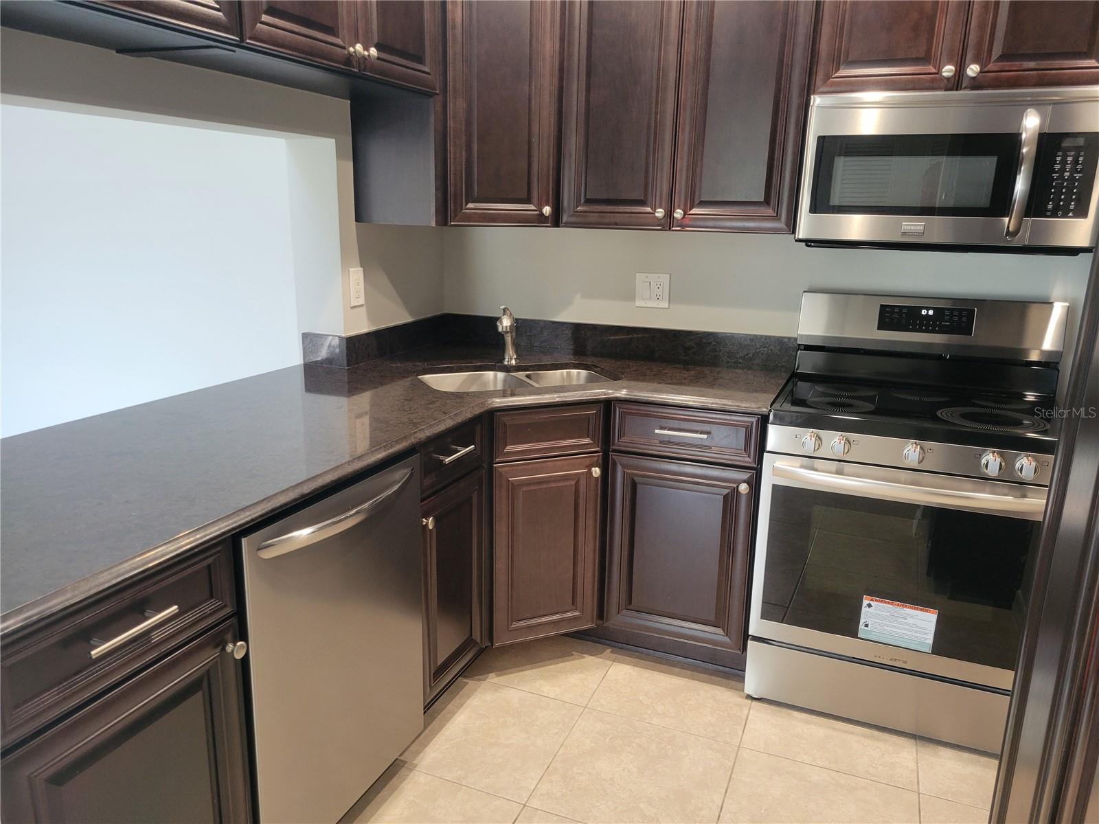 Image 4 of 22 For 1308 Pine Ridge Circle E H3
