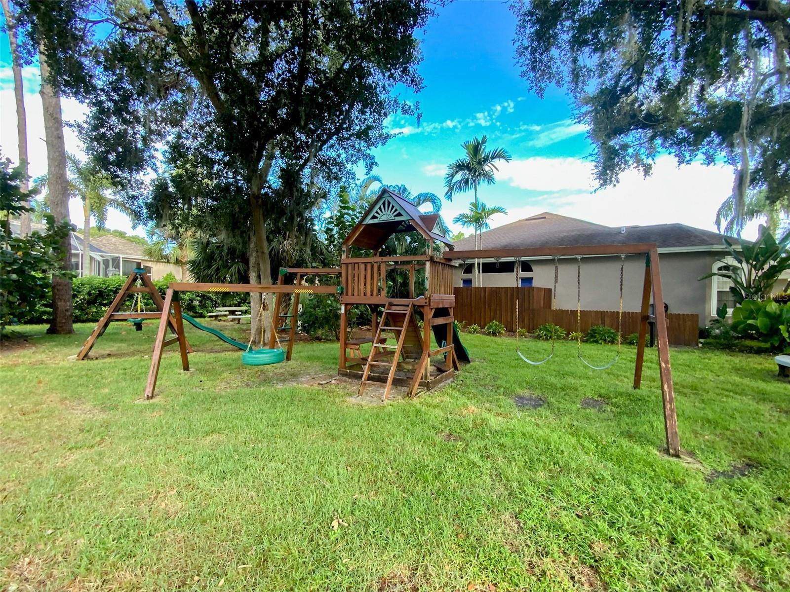 Image 47 of 53 For 479 Briland Street