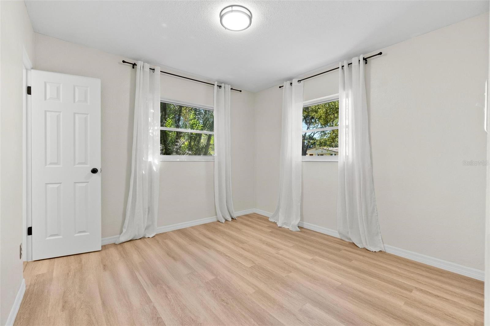 Image 17 of 28 For 5413 13th Avenue N