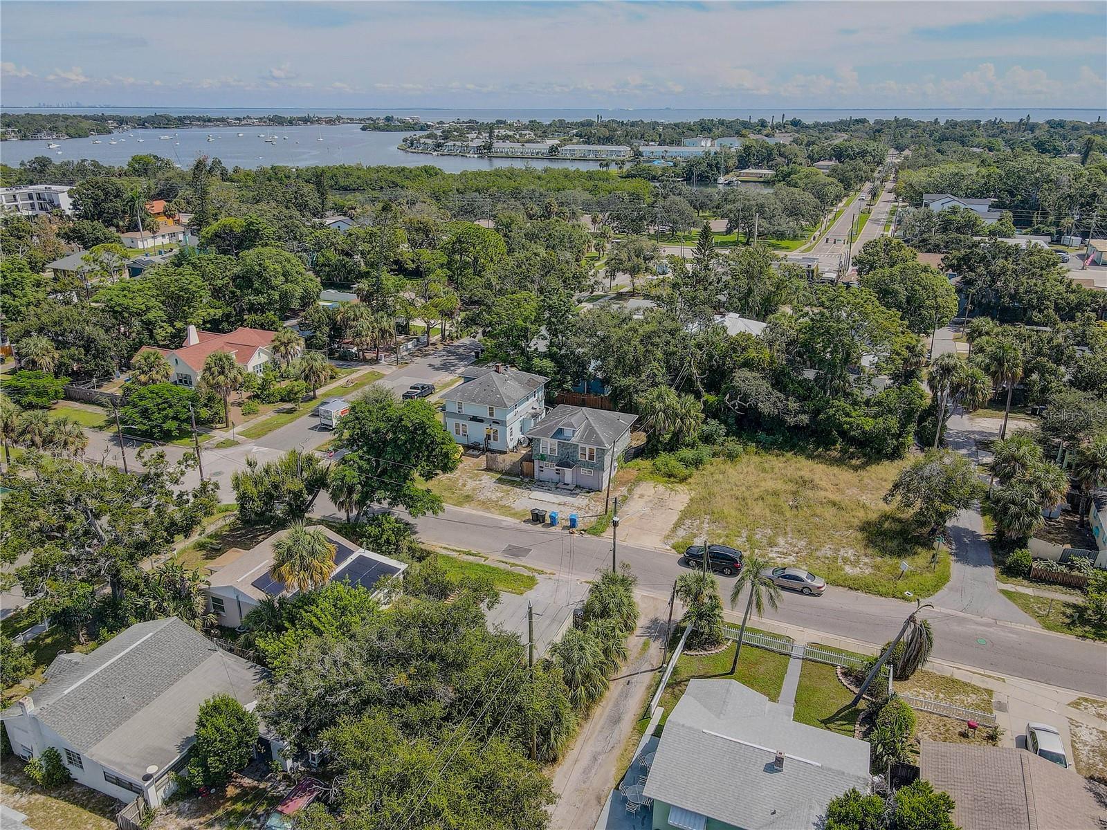 Image 15 of 16 For 670 38th Avenue S