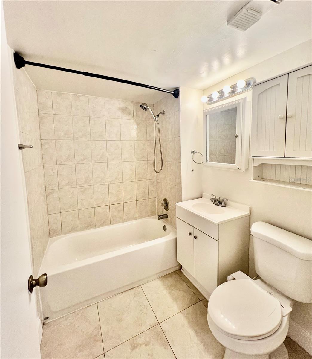 Image 13 of 17 For 2109 Bayshore Boulevard 210