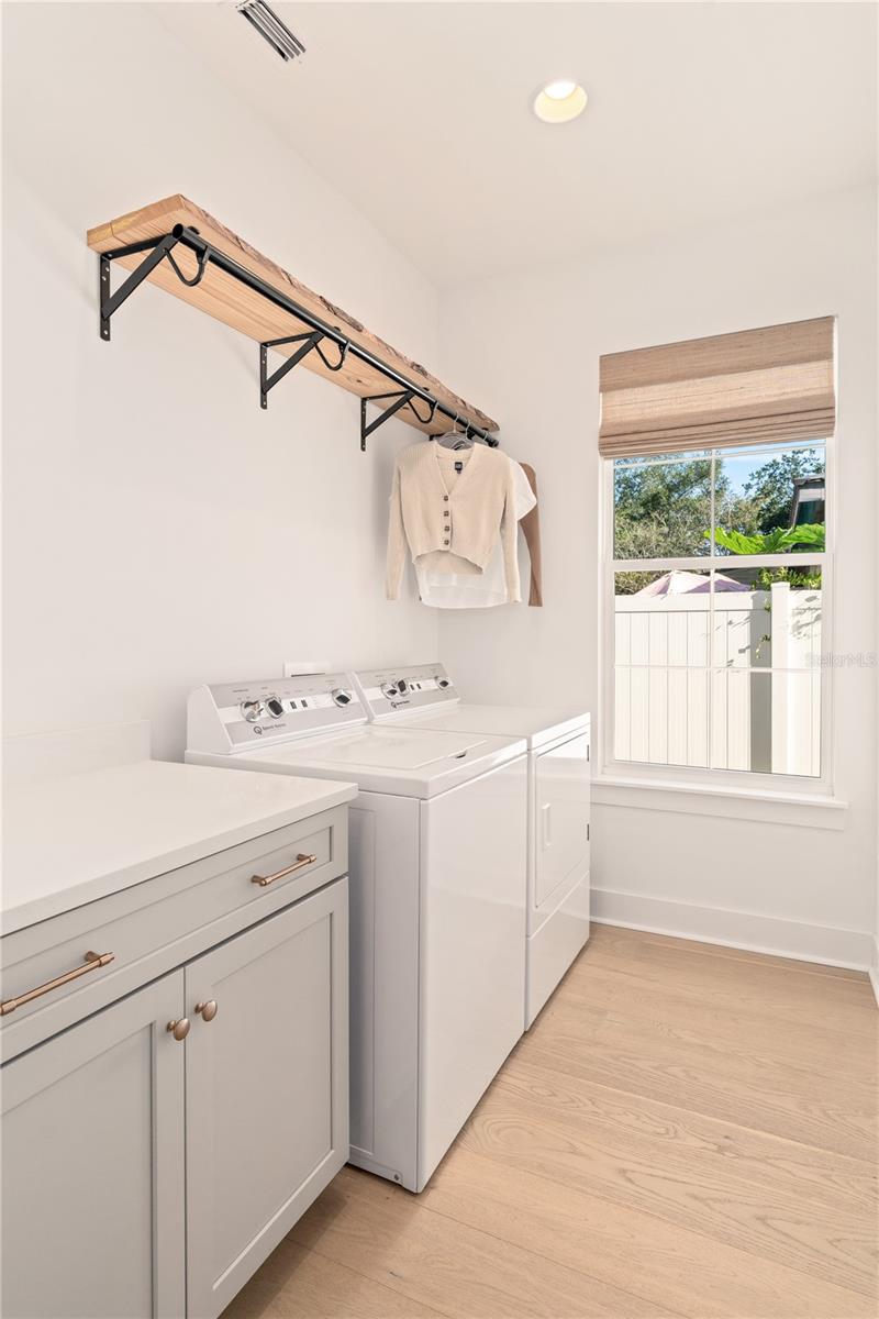 Image 21 of 26 For 2573 Madeline Avenue