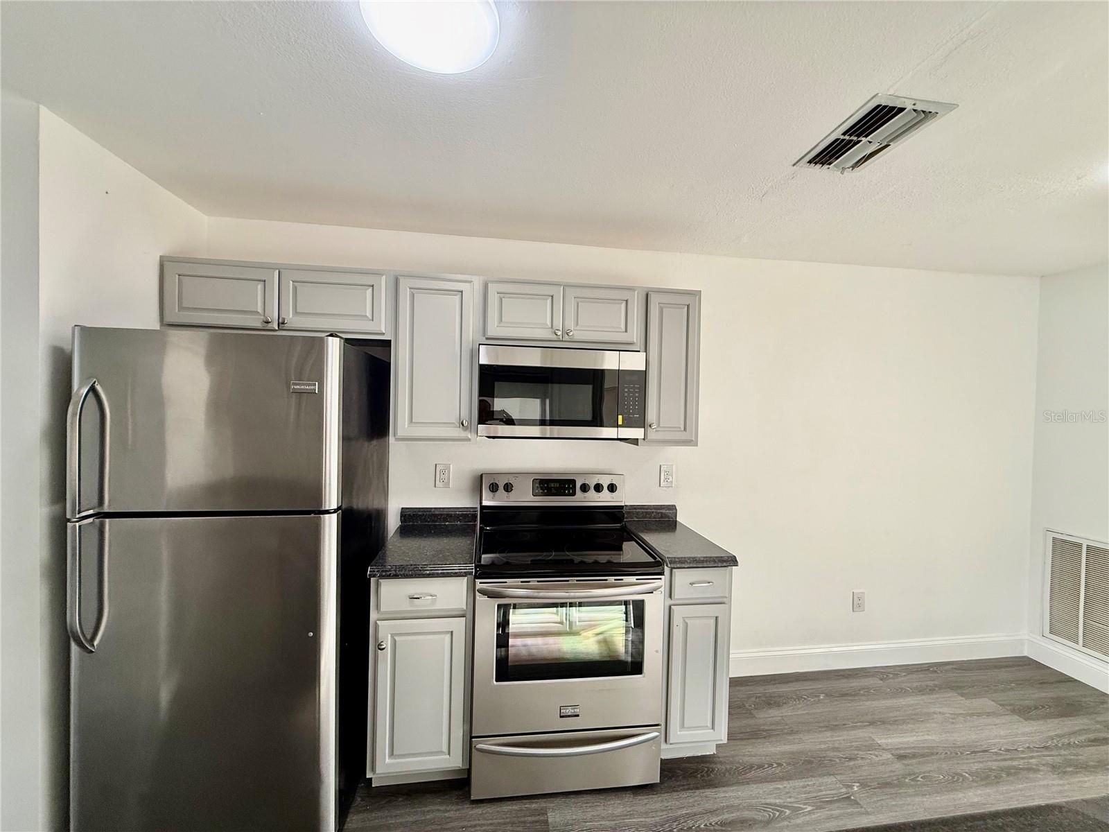 Image 14 of 26 For 14222 Village View Drive