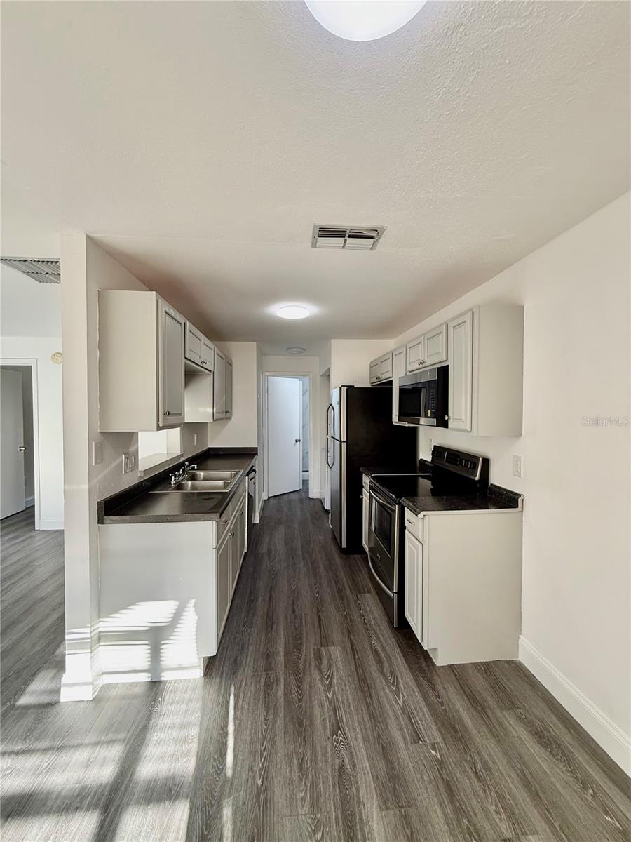 Image 7 of 26 For 14222 Village View Drive