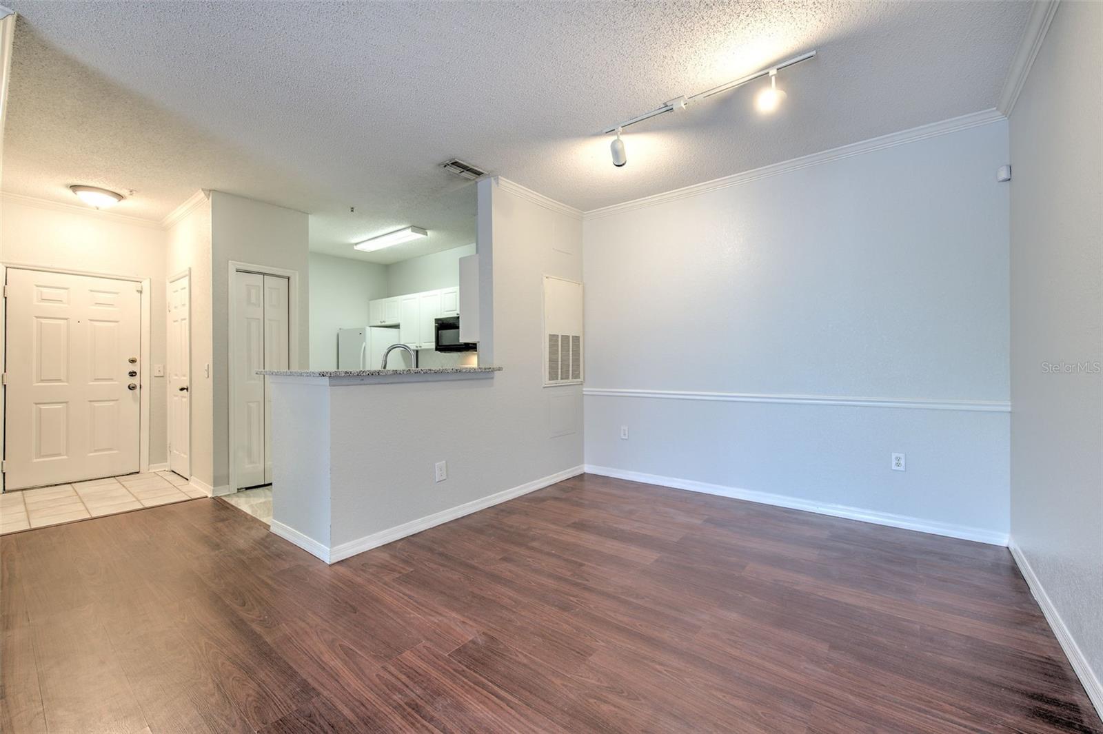 Image 13 of 41 For 18001 Richmond Place Drive 123