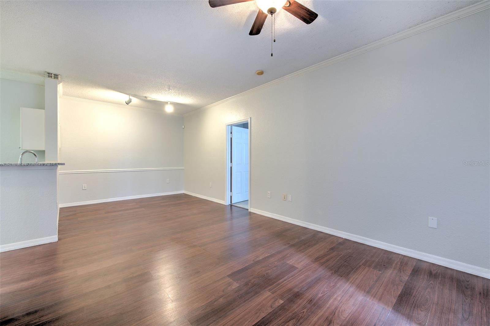 Image 16 of 41 For 18001 Richmond Place Drive 123