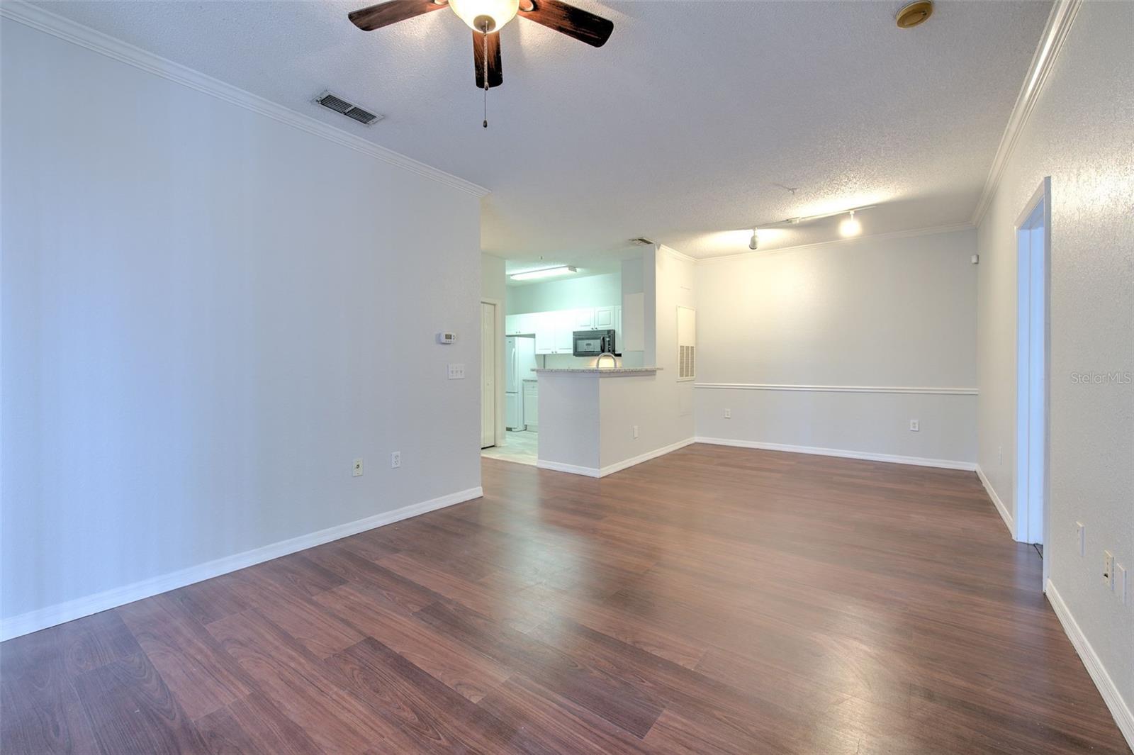 Image 17 of 41 For 18001 Richmond Place Drive 123