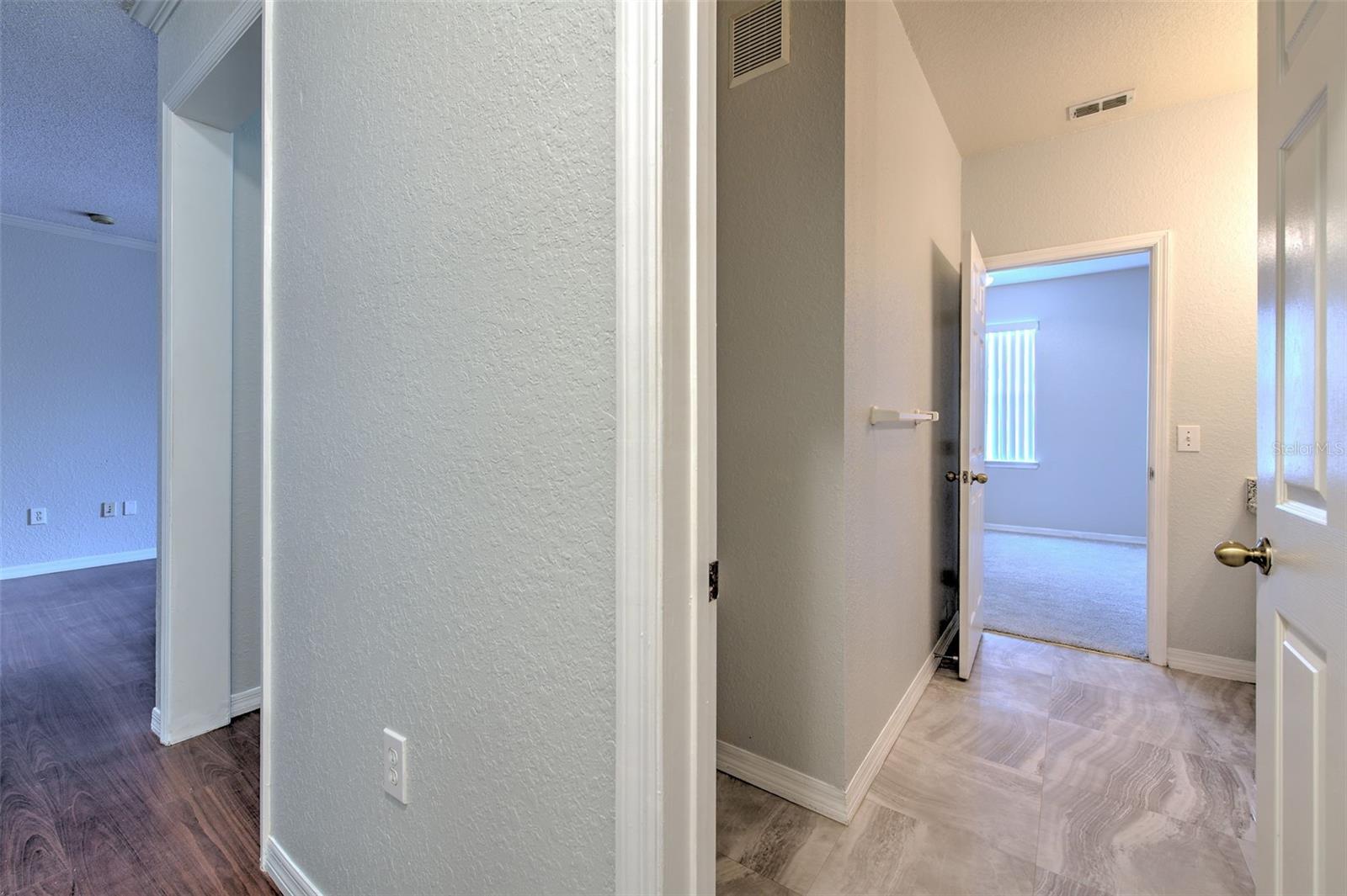 Image 21 of 41 For 18001 Richmond Place Drive 123