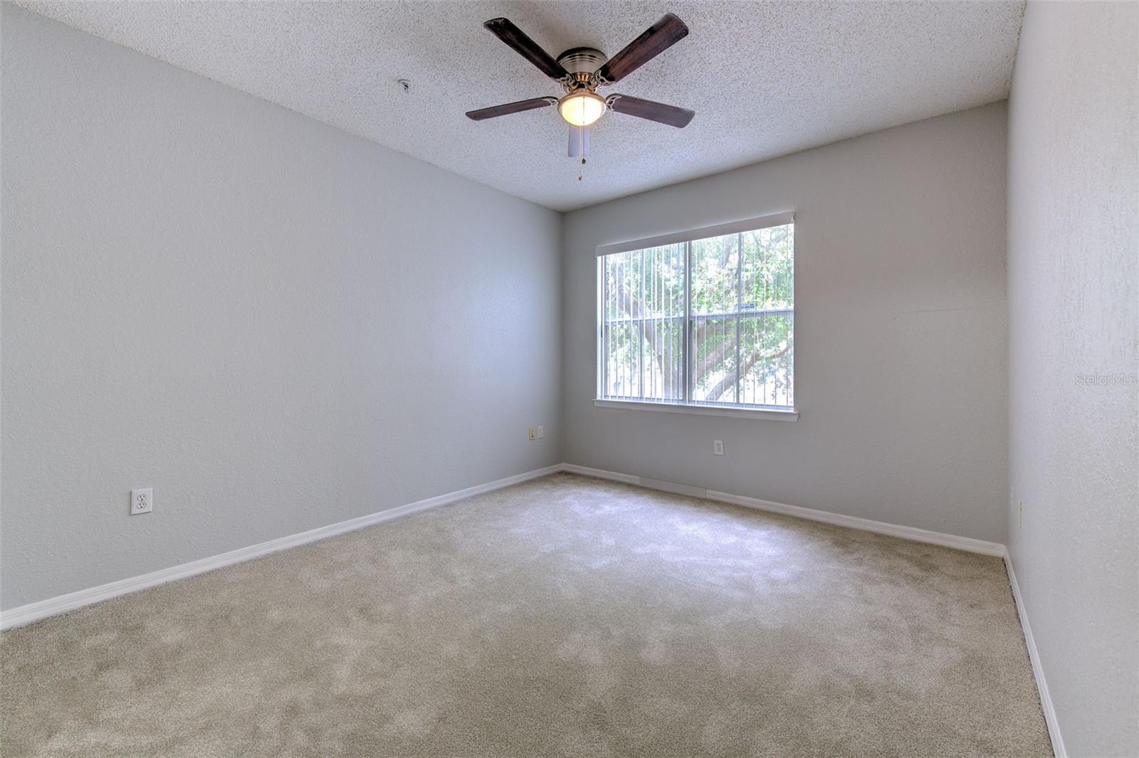 Image 27 of 41 For 18001 Richmond Place Drive 123