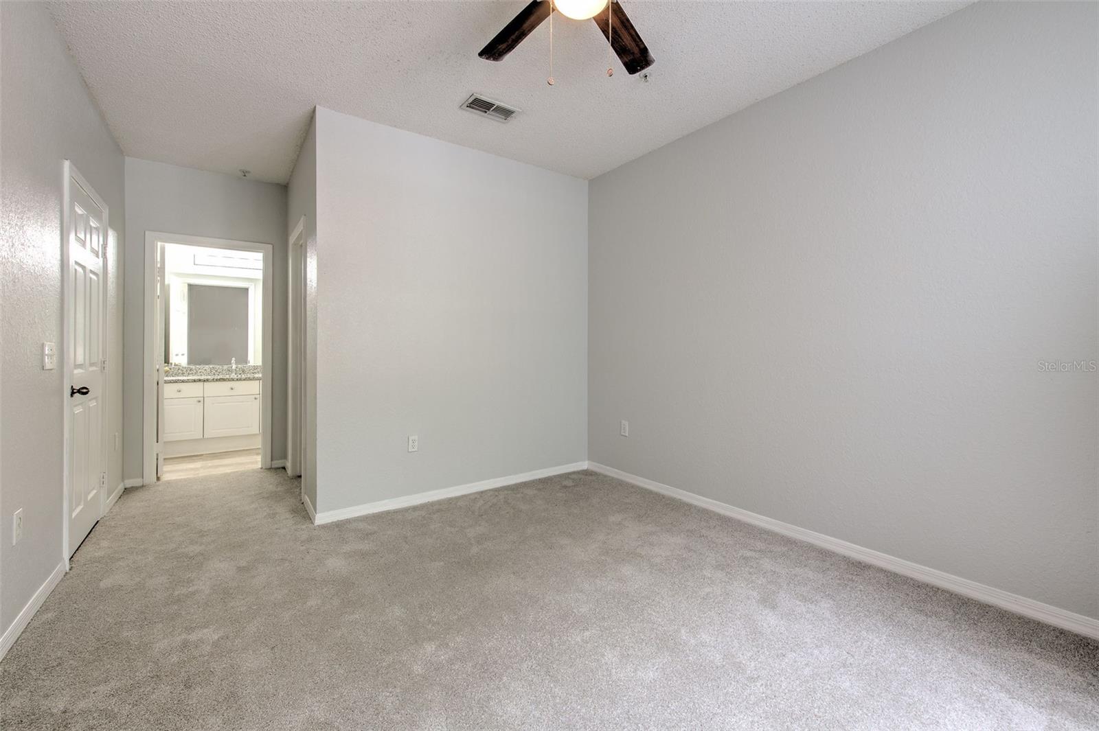 Image 29 of 41 For 18001 Richmond Place Drive 123